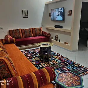 Julia Au Centre Dans Borj Dalat , Agadir Maroc